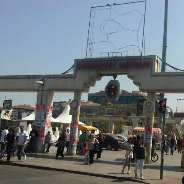 Özgürlük Meydanı ve Cumhuriyet Meydanı › Gezi Rehberi | Bakırköy | İstanbul