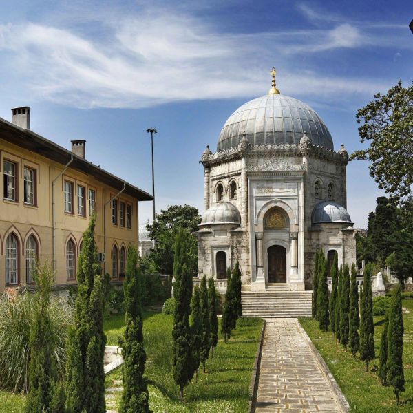 Sultan Reşat Türbesi › Gezi Rehberi | Eyüpsultan | İstanbul